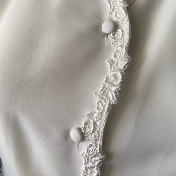 v i n t a g e :: Ethereal Lace Embroidered Blouse Elegant - Picture 2 of 12